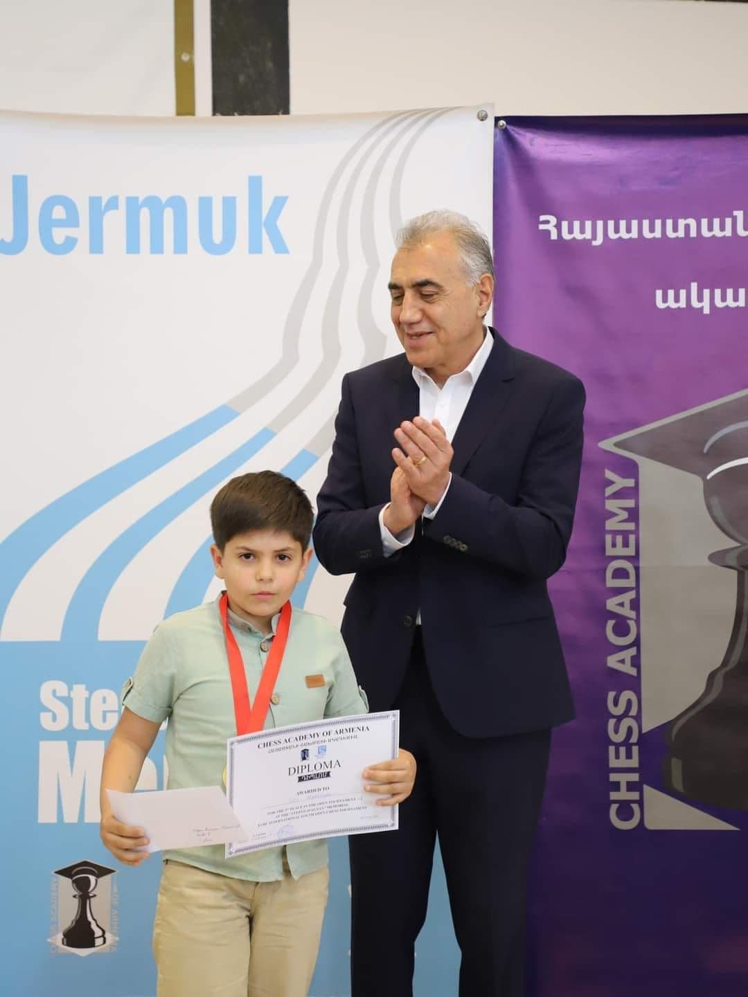 Մասիսի խոշորացված համայնքի աջակցությամբ 3 սաներ մարզիչ Բարսեղյան Նարեկի ուղեկցությամբ մասնակցեցին Ստեփան Ավագյանի մանկապատանեկան միջազգային հուշամրցաշարին